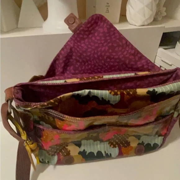 Fossil leather bag with long adjustable straps. Great clean condition - Picture 8 of 16